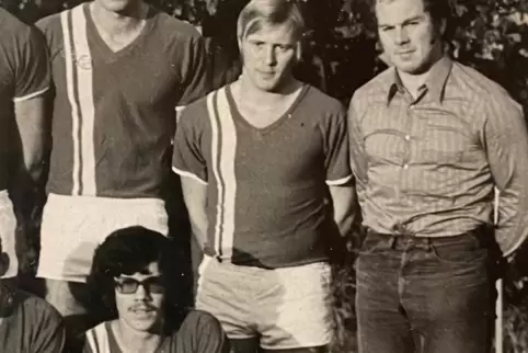  Dreimal Günter Zapf: 1971 auf einem Meisterfoto oben in der Mitte mit Uwe Pfirrmann ( links), Theo Newill und (unten) Bernd Sch