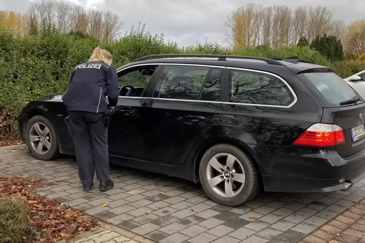 Die Autofahrer werden bei der Verkehrskontrolle auch &uuml;ber ihr Recht informiert, keine Angaben zur Geschwindigkeits&uuml;btertretung z