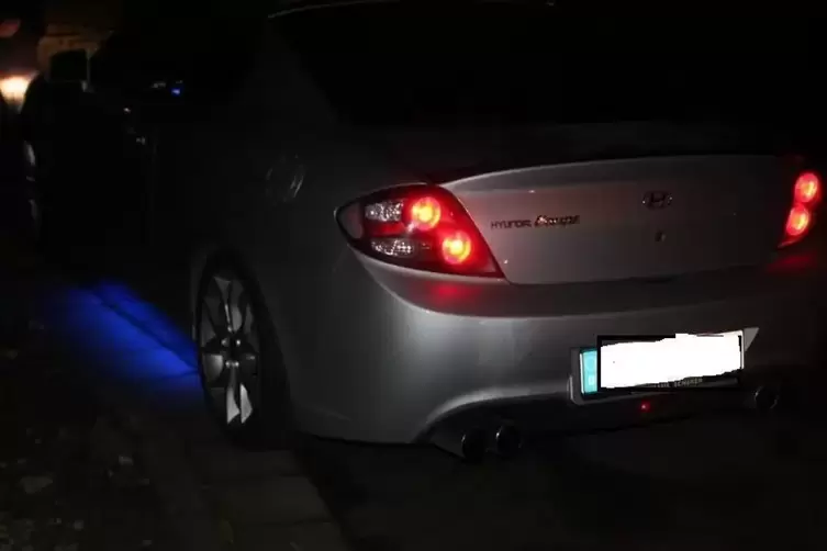 Unterbodenbeleuchtung“: Fahrer kassiert Anzeige - Langweiler - DIE  RHEINPFALZ