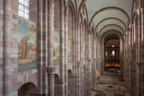 Im Innern des Doms: Reste der Ausmalung, die von 1846 bis 1853 auf Betreiben von König Ludwig I. realisiert wurde. 