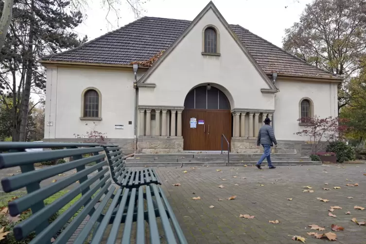 Die Trauerhalle wurde auf Wunsch und mit Spendengeldern einer B&uuml;rgerin renoviert.