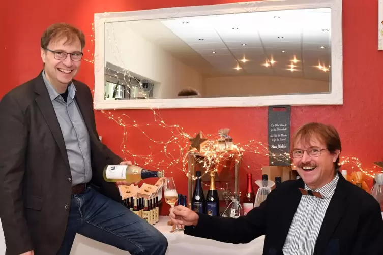 Vergangene Woche mit dem Bundesehrenpreis ausgezeichnet: Alexander (links) und Jochen Bähr in ihrem Pop-up-Store in Claudios Eis