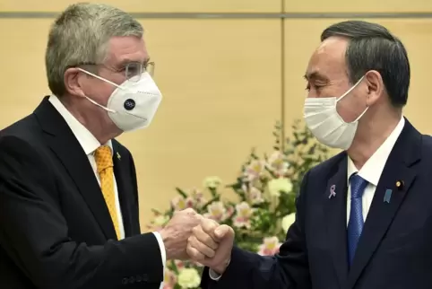 Ziehen an einem Strang: Thomas Bach und Japans neuer Ministerpräsident Yoshihide Suga.