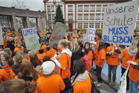 Demo auf dem Exerzierplatz gegen den Abriss des Hugo-Ball-Gymnasiums