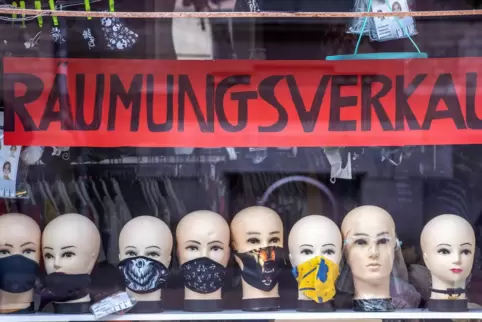 Maskenkauf angeraten: In Speyer ist die Bedeckung nun an bestimmten Orten und zu bestimmten Zeiten Pflicht. Maskenkauf angeraten: In Speyer ist die Bedeckung nun an bestimmten Orten und zu bestimmten Zeiten Pflicht.