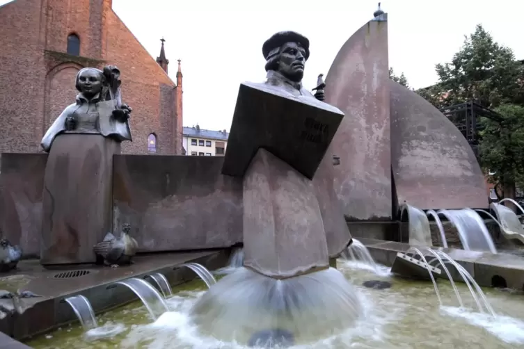 Der Brunnen ist das einzige Denkmal in Deutschland, das Martin Luther und seine Frau Katharina von Bora gemeinsam zeigt. 