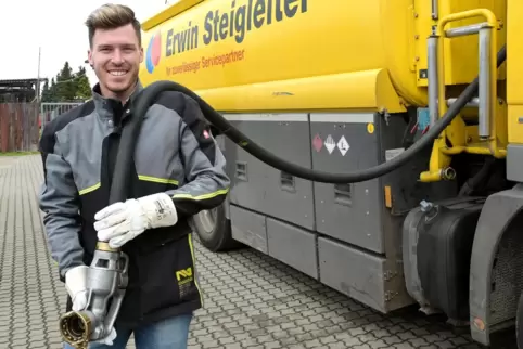 Nicht nur am Schreibtisch im Einsatz für den Familienbetrieb: Daniel Steigleiter. Nicht nur am Schreibtisch im Einsatz für den Familienbetrieb: Daniel Steigleiter.