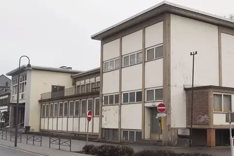 Der Blieskasteler Stadtrat tagt in der Bliesgau-Festhalle. Der Blieskasteler Stadtrat tagt in der Bliesgau-Festhalle.