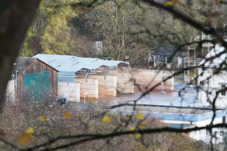 Der Blick vom Hahnberg aus auf die Kl&auml;ranlage. Dort war die Granate zwei Tage in einem mit Sand gef&uuml;llten Beh&auml;lter luftdicht gel