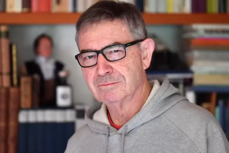 Klaus Gr&ouml;schel unterrichtete bis 2010 am Neustadter K&auml;the-Kollwitz-Gymnasium.