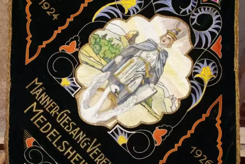 Was es mit dieser prächtigen Fahne des Männergesangvereins Medelsheim auf sich hat, ... Was es mit dieser prächtigen Fahne des Männergesangvereins Medelsheim auf sich hat, ...
