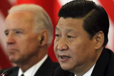 Ein Bild aus dem Jahr 2011: Xi Jinping (rechts) und Joe Biden, der damals US-Vizepräsident war. Seither hat sich das Ringen zwis