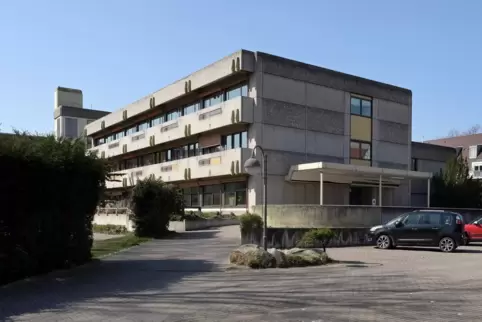 War im Frühjahr schon Corona-Ambulanz: das überwiegend leerstehende frühere Stiftungskrankenhaus. War im Frühjahr schon Corona-Ambulanz: das überwiegend leerstehende frühere Stiftungskrankenhaus.