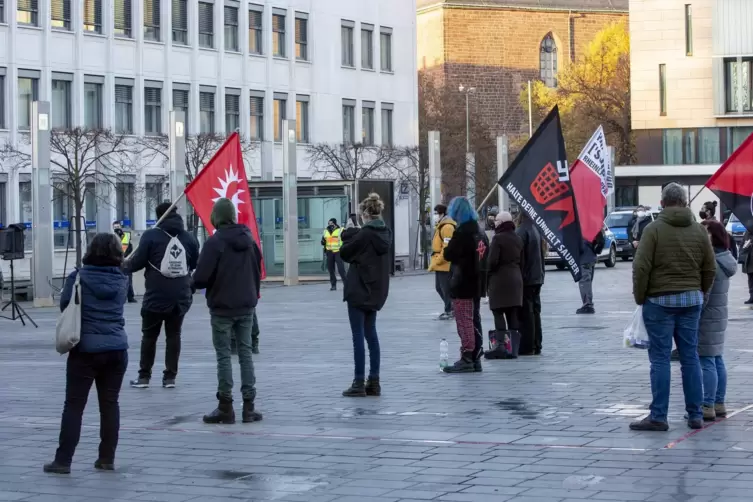Demonstration am Samstagnachmittag auf dem Stiftsplatz in Kaiserslautern.