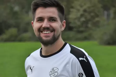 Nils Kohlgrüber ist spielender Co-Trainer und Abwehrchef beim Fußball-Bezirksligisten FG 08 Mutterstadt. 