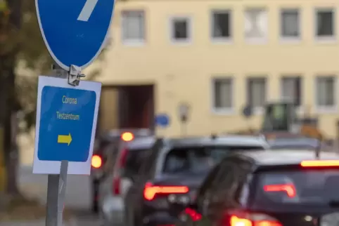 Wie vor der Fieberambulanz rechnet der Kreis auch vor dem Impfzentrum mit Staus.