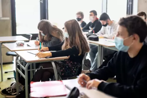 „Ein gewisses Infektionsrisiko“ gehöre derzeit für die Gesamtbevölkerung zum allgemeinen Lebensrisiko, urteilte das Koblenzer Ob