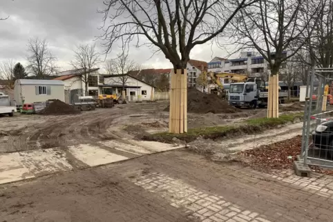 Zuerst Abbruch und Tiefbau: Start der Neugestaltung des Platzes der Stadt Ravenna. Zuerst Abbruch und Tiefbau: Start der Neugestaltung des Platzes der Stadt Ravenna.