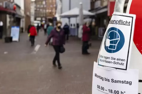 In vielen Innenstädten gilt derzeit Maskenpflicht. Viele Kunden scheint dies vom Bummel und dem Einkaufen in der City abzuhalten