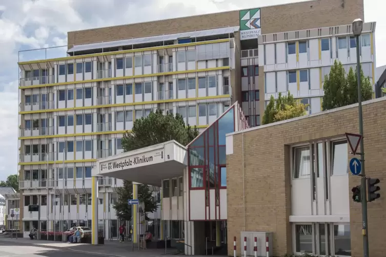 In Spitzenzeiten sind am Westpfalz-Klinikum 50 Mitarbeiter gleichzeitig ausgefallen – wegen positiver Corona-Tests. Für die heiß