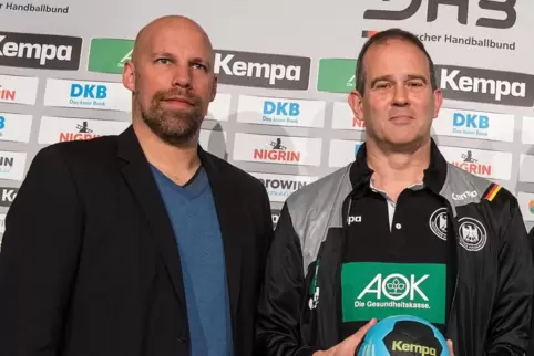 Müssen improvisieren: DHB-Sportvorstand Axel Kromer (links) und Bundestrainer Henk Groener.