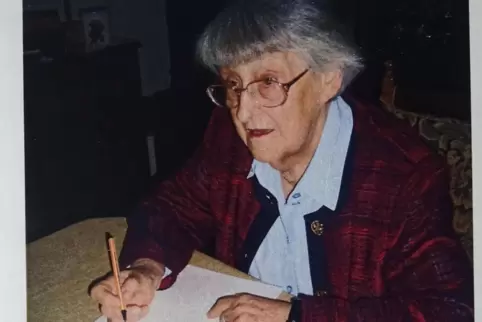 Hildegard Mattern schrieb im Alter von 80 Jahren Lieder und Verse aus ihrer Kindheit nieder. 