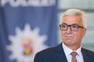 Hält den Corona-Leugnern vor, dass sie sich zu wenig von Rechtsextremisten abgrenzen: Innenminister Roger Lewentz. 