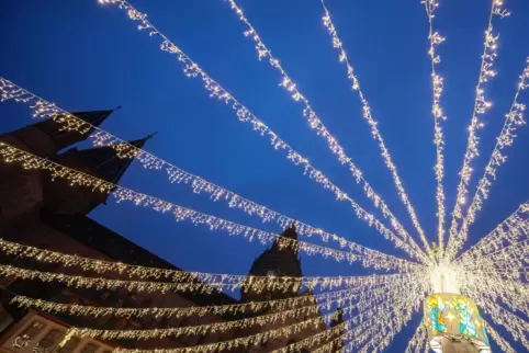 Mehr Beleuchtung statt Weihnachtsmarkt.