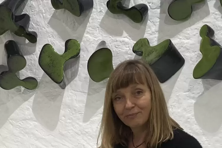 Friederike Zeit mit weiteren Beispielen ihrer Serie &bdquo;Secret Code&ldquo;. 