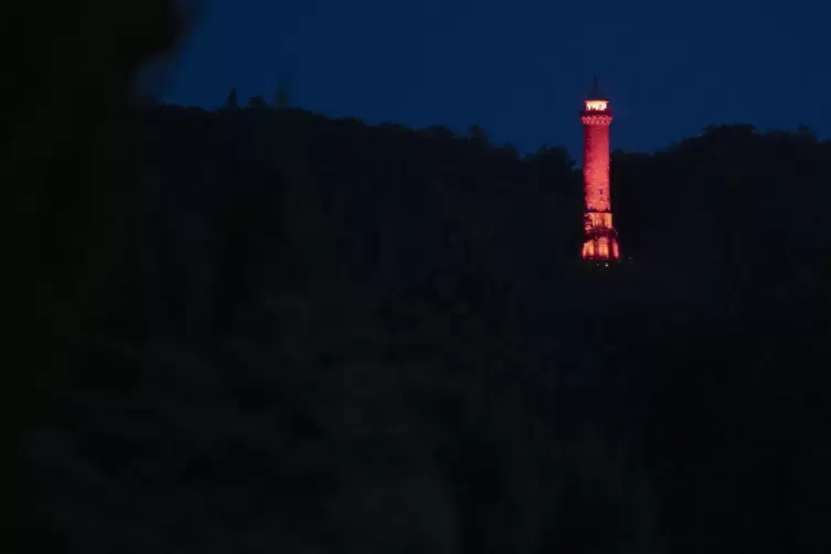 Wird alsbald wieder in hellem Licht erstrahlen, wie im Sommer bei der &bdquo;Night of the Lights&ldquo;: der Humbergturm. 
