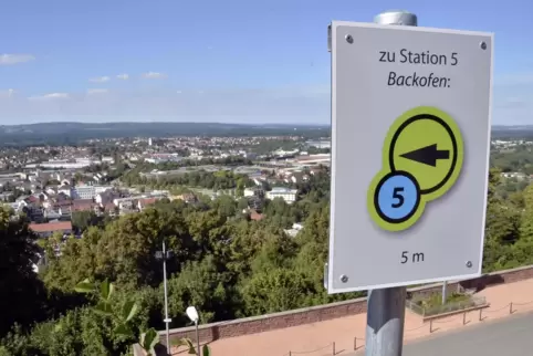 Blick vom Schlossberg-Plateau auf die Stadt Homburg. Blick vom Schlossberg-Plateau auf die Stadt Homburg.
