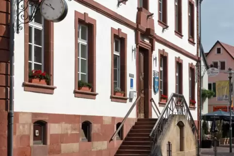 Auch im historischen Rathaus sind Buchstaben versteckt. 