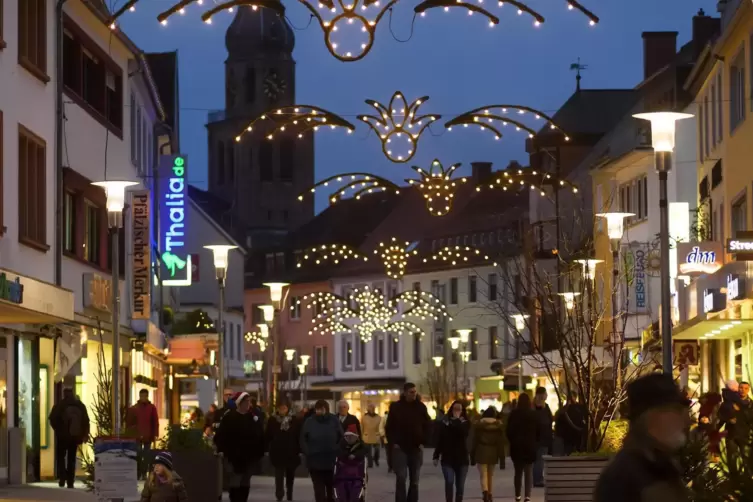 Gemütlicher Einkaufsbummel in der vorweihnachtlichen Zweibrücker Fußgängerzone – dieses Jahr fällt er für viele aus.