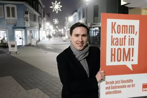 Esra Limbacher, Vorsitzender der Homburger Stadt-SPD, stellt die Kampagne vor.