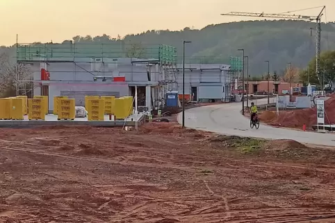 Im Neubaugebiet Heidenhübel am ehemaligen Blitz-Markt stehen die ersten Häuser. Im Neubaugebiet Heidenhübel am ehemaligen Blitz-Markt stehen die ersten Häuser.
