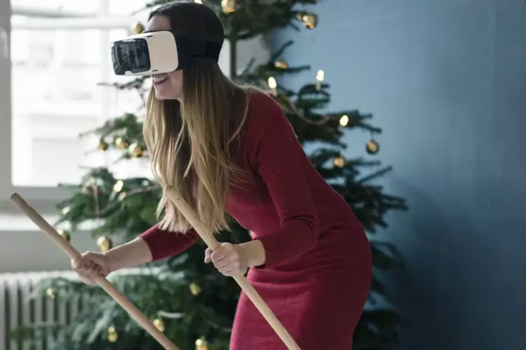 Dank VR-Brillen kann man sich im Wohnzimmer fühlen wie auf der Streif. 