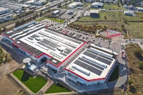 2700 Quadratmeter groß ist die Photovoltaik-Anlage auf dem Dach des Haßlocher Fachmarktzentrums. 