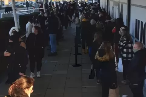 Nike-Kunden standen bis zu eineinhalb Stunden in der Schlange.