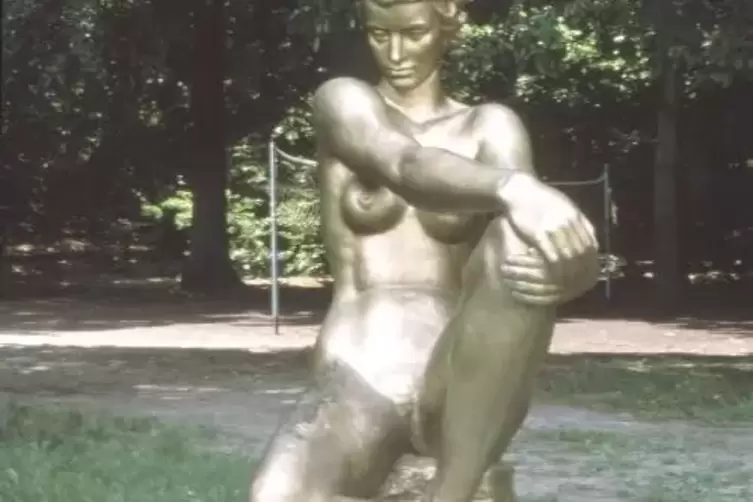 Die nackte &bdquo;Olympia&ldquo; r&auml;kelte sich einst im Garten der Berliner Reichskanzlei. 
