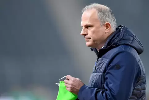 Will das sinkende Schiff nicht verlassen: Schalke-Sportchef Jochen Schneider. 