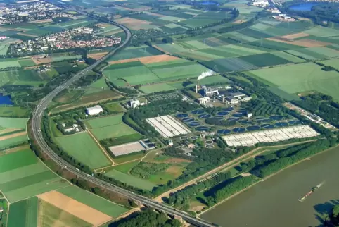 Die geplante Straße führt von der Kläranlage unter der A 6 zum Tor 15 der BASF.