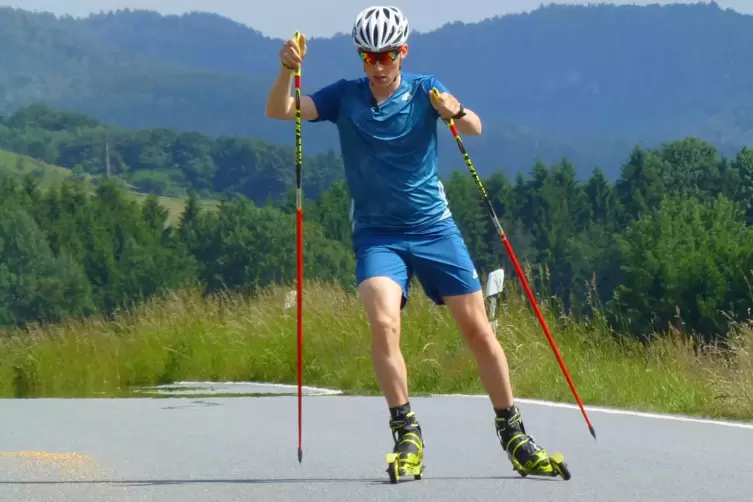 Für den Rollskisport wünscht der Skiverband Pfalz sich eine Trainingsstrecke. Hier Olympiasieger Eric Frenzel beim Training in S
