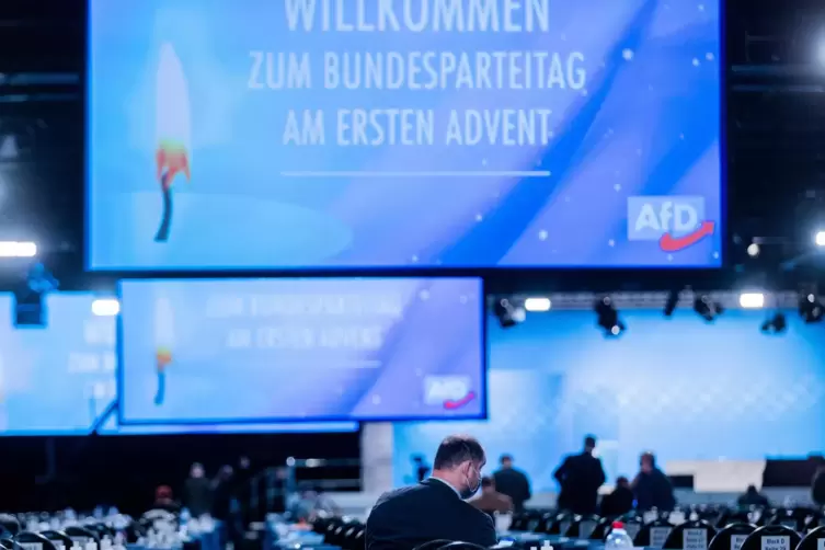 Für die Delegierten auf dem AfD-Parteitag in Kalkar war der Sonntag kein friedlicher erster Advent. 