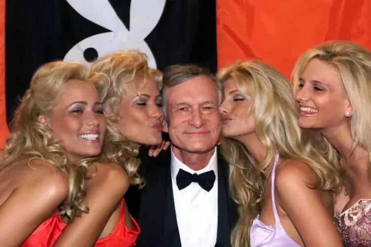 Scharfer Hase im Korb: Gr&uuml;nder Hugh Hefner. 