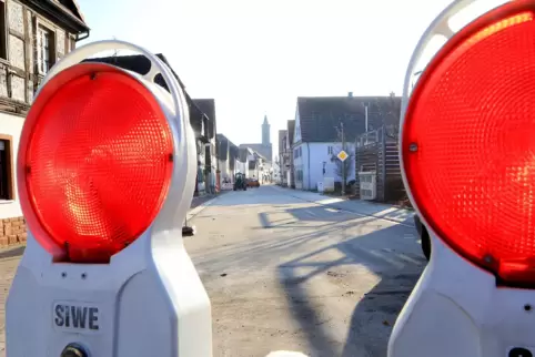 Die Offenbacher Hauptstraße liegt auf einer der wichtigsten Nord-Süd-Achsen der Südpfalz.