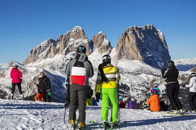 Das Fassatal in den Dolomiten ist eines der beliebtesten Skigebiete Italiens. Mindstens bis zum 15. Januar werden in dieser Sais