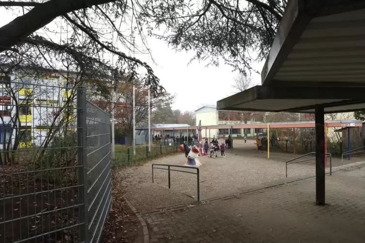 Ind der Böhämmer-Grundschule werden bald 21 Klassensäle benötigt. So viel Räume hat die Schule nicht.