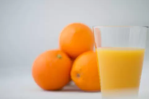 Für die Suppe werden frische Orangen benötigt.