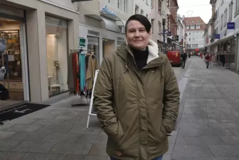 Ludmilla Schledewitz bekommt mit Maske nicht genug Luft. 