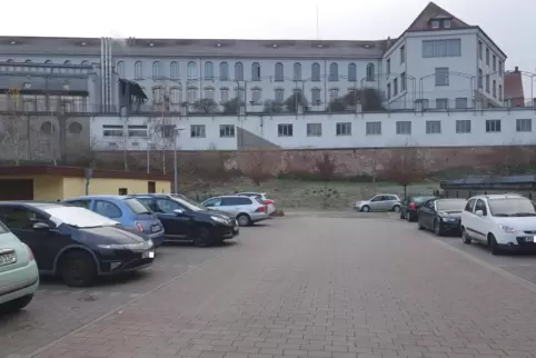 Der Parkplatz im Bereich Welschstraße/ Schlosstraße war die letzte Baumaßnahme im Städtebausanierungsprogramm, das jetzt endgült